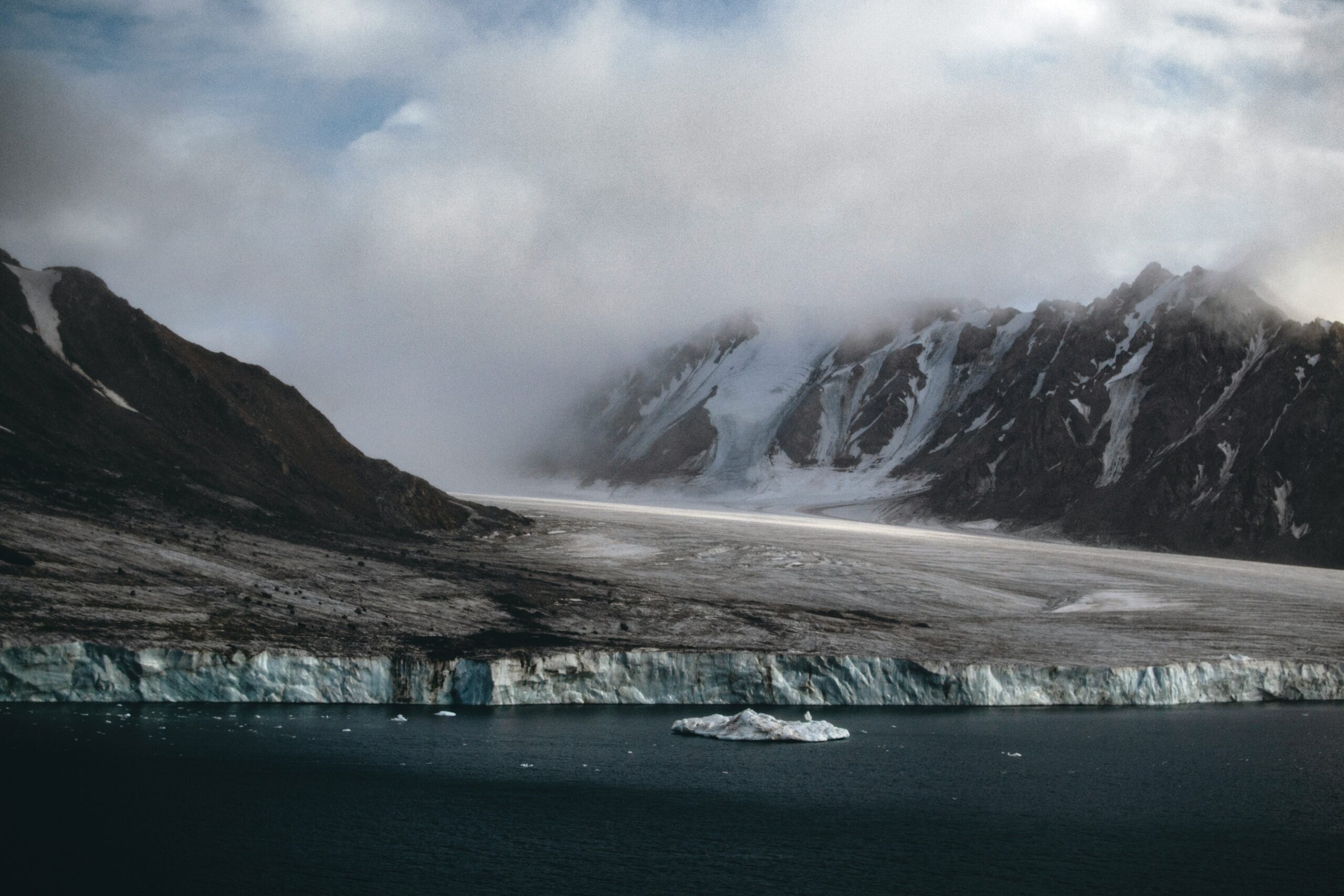 A photo of the Arctic coastline in Nunavut.